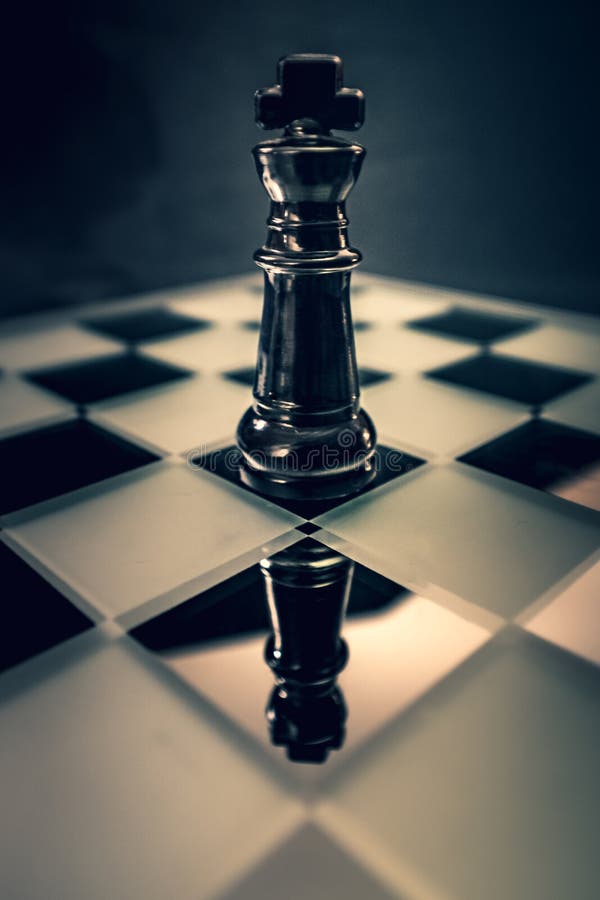 Chess King iPhone Wallpaper HD - iPhone Wallpapers