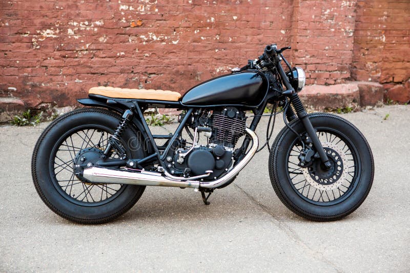 Intruder Cafe Racer x Bratstyle 