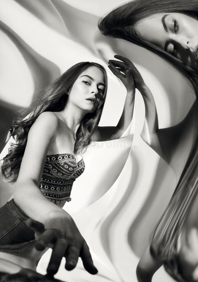 Black-and-white concept-portrait of young woman with reflection royalty free stock image Black-and-white concept-portrait of young woman with reflection royalty free stock image