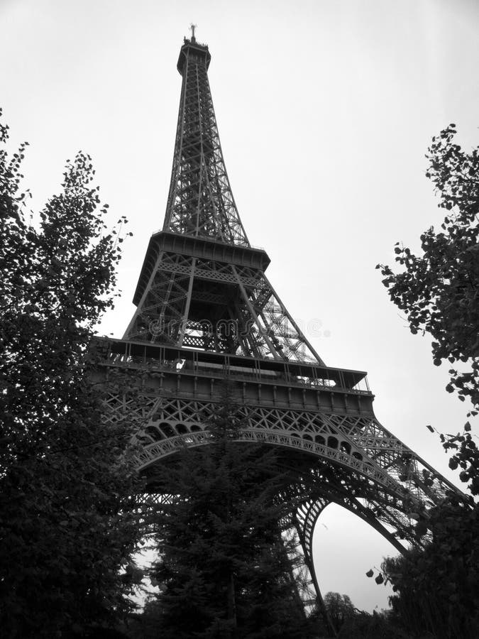 En blanco y negro de la Torre en la ciudad de París, Francia, Europa.