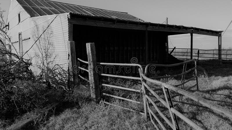 Black and White Hay Barn in North Texas royalty free stock photography Black and White Hay Barn in North Texas royalty free stock photography