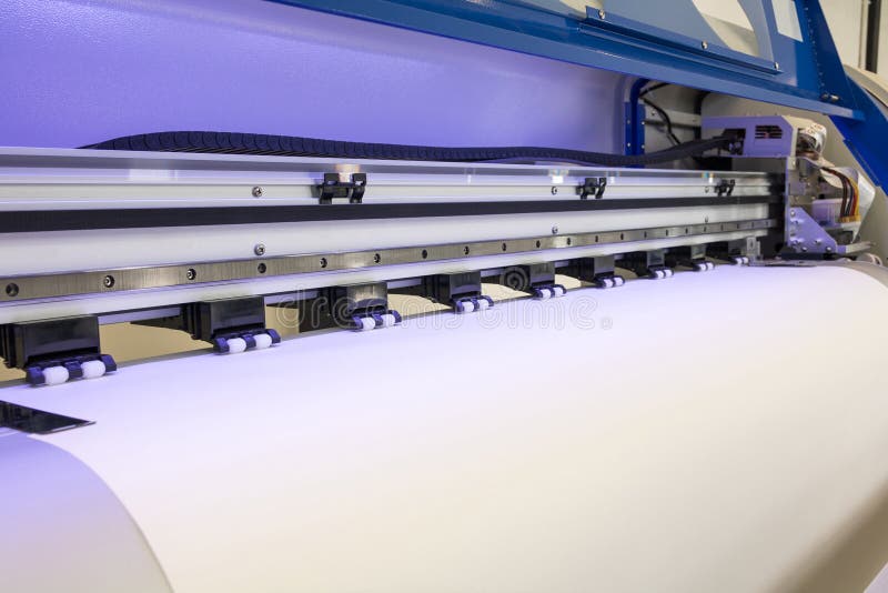 Blank Paper Roll in Large Printer Format Inkjet Machine for Industrial