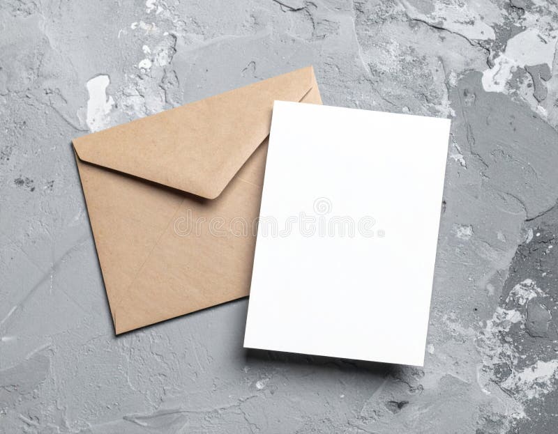 Blank White Card and Brown Envelope Mockup lizenzfreie abbildung