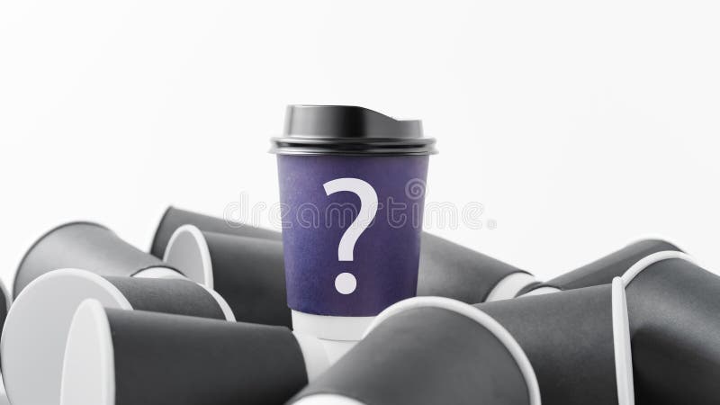 Blaue Kaffeetasse, die unter grauen Bechern mit Fragezeichen steht stockbilder