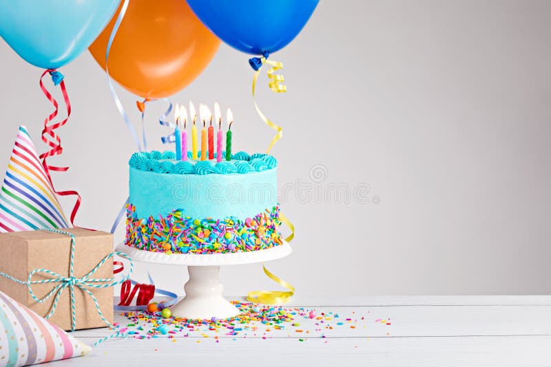 Blauer Geburtstag-Kuchen lizenzfreies stockfoto