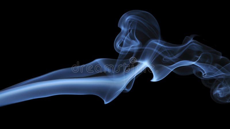 Blauer Rauch auf schwarzem Hintergrund stockfoto