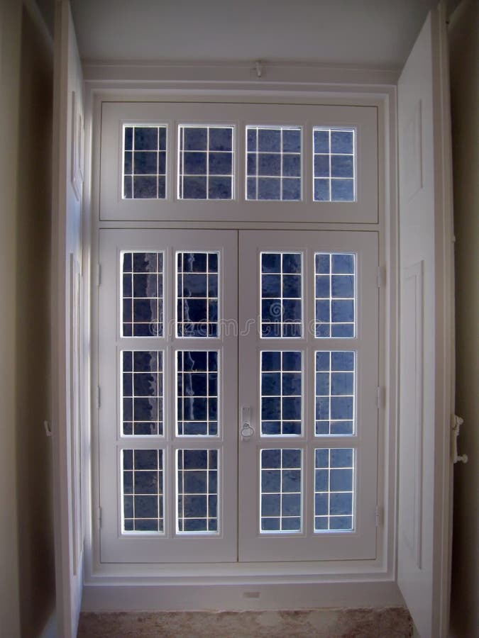 Englisches Fenster stock abbildung. Illustration von haus