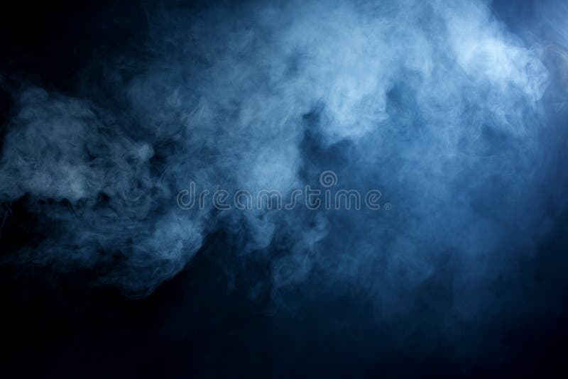 Blaues Grey Smoke auf schwarzem Hintergrund