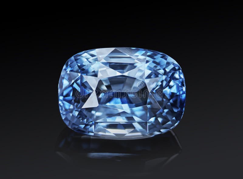 Blaues transparentes funkelndes Edelsteinformluxuskissen schnitt den Saphir, der auf schwarzem Hintergrund lokalisiert wurde stockbild Blaues transparentes funkelndes Edelsteinformluxuskissen schnitt den Saphir, der auf schwarzem Hintergrund lokalisiert wurde stockbild