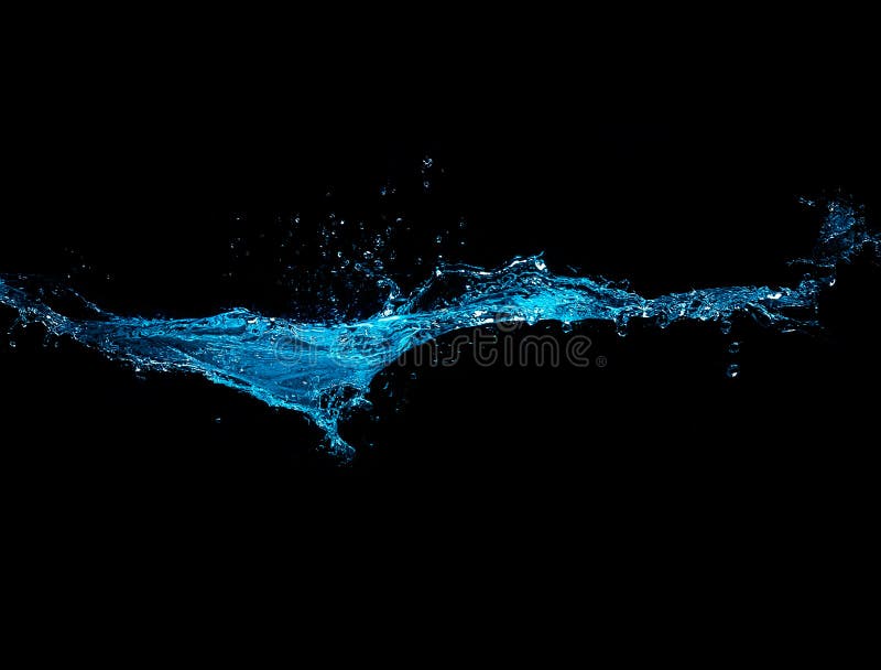Blaues Wasser-Spritzen lokalisiert auf schwarzem Hintergrund stockfoto