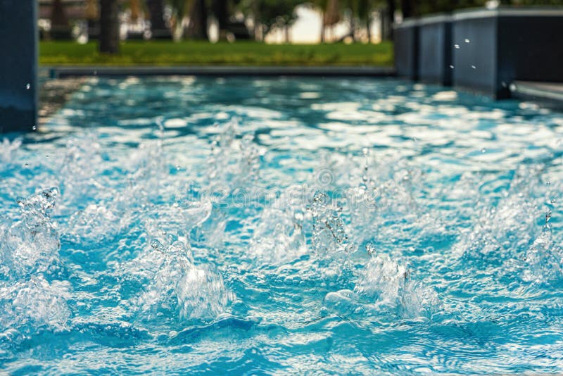 blauw duidelijk Zoet water in Jacuzzi De achtergrond van de kuuroordmassage Azuurblauwe kleur royalty-vrije stock foto's blauw duidelijk Zoet water in Jacuzzi De achtergrond van de kuuroordmassage Azuurblauwe kleur royalty-vrije stock foto's