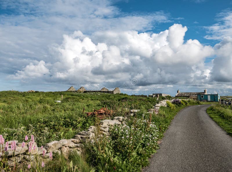 Blauw Huis, Groen Gebied en Enige Spoorweg, Orkney royalty-vrije stock afbeelding Blauw Huis, Groen Gebied en Enige Spoorweg, Orkney royalty-vrije stock afbeelding