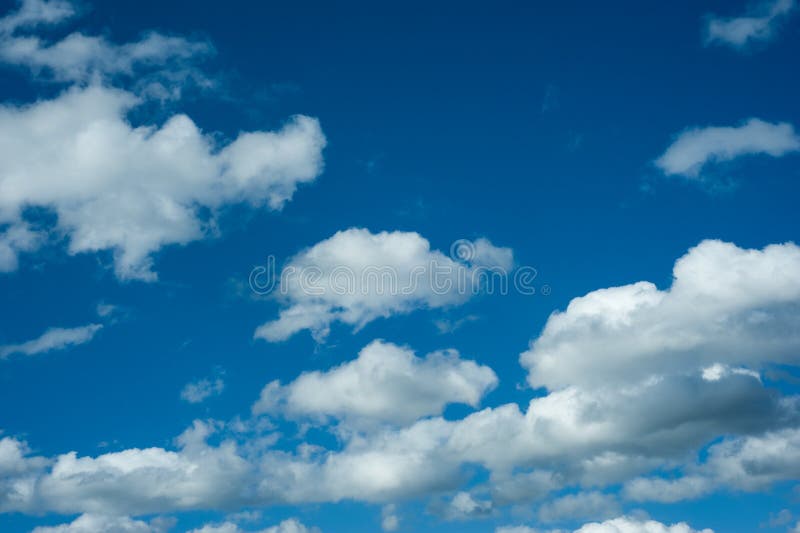 Blauwe wolken in hemel royalty-vrije stock foto Blauwe wolken in hemel royalty-vrije stock foto