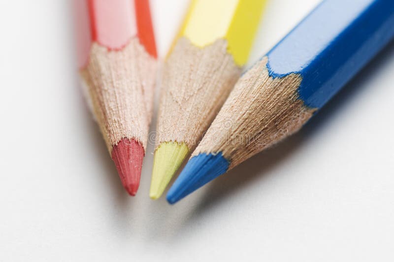 Bleistifte Rotes Gelbes Und Blau Stockfoto - Bild von ausbildung