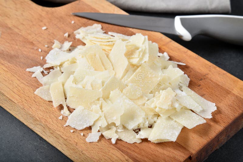 https://thumbs.dreamstime.com/b/blend-shaved-parmesan-asiago-romano-cheeses-cutting-board-cheese-140922013.jpg