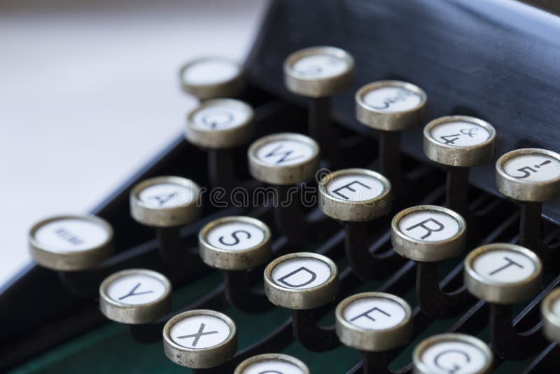bli?ej maszyny do pisania obrazy stock bli?ej maszyny do pisania obrazy stock