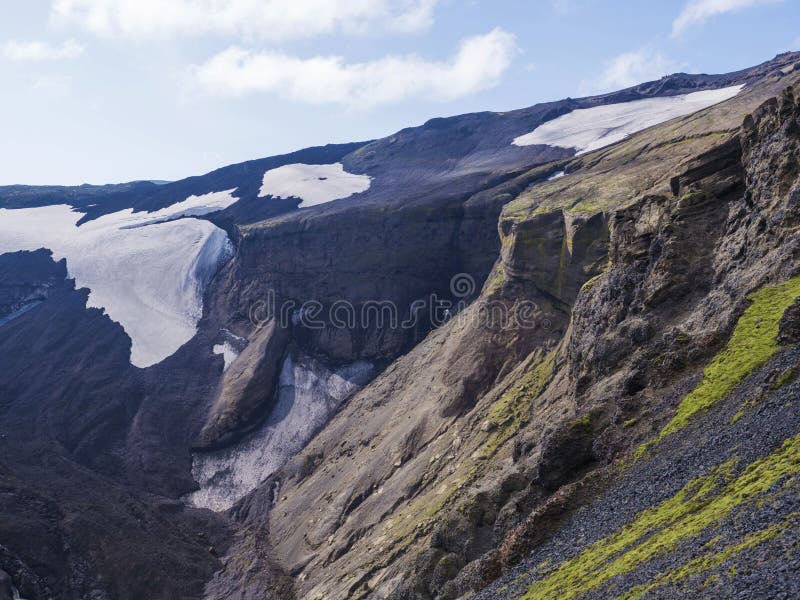 Blick über die Landschaft von Godland und dem Dorstorsmork mit bizarren Lavaformationen, Schnee, Eis und grünen Moos Island stockfotografie Blick über die Landschaft von Godland und dem Dorstorsmork mit bizarren Lavaformationen, Schnee, Eis und grünen Moos Island stockfotografie