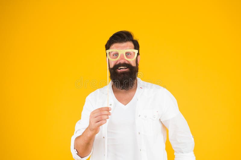 Blij blik barberwinkelconcept Deelnemer partij Goede stemming klaar voor feestvieren Slimme nekaaltjes Laatste royalty-vrije stock foto's Blij blik barberwinkelconcept Deelnemer partij Goede stemming klaar voor feestvieren Slimme nekaaltjes Laatste royalty-vrije stock foto's