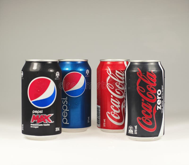 Blikjes Coca-Cola en Pepsi royalty-vrije stock foto