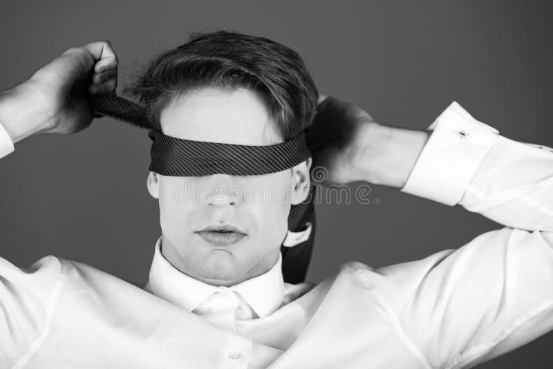 Blindfolded man standing in front of bull's eye Stock Photo - Alamy