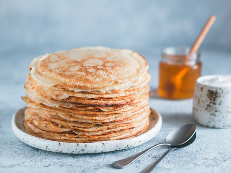 Русский blini блинчиков с космосом экземпляра стоковые фото Русский blini блинчиков с космосом экземпляра стоковые фото