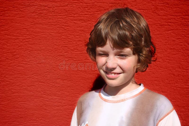 Blinken des kleinen Jungen lizenzfreie stockfotografie Blinken des kleinen Jungen lizenzfreie stockfotografie