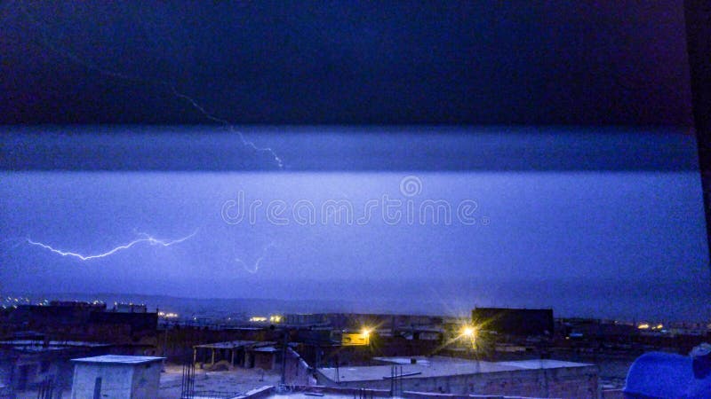 Blitz stockbild. Bild von dunkel, leuchte, nacht, blitz - 115201207