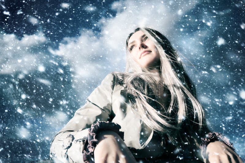 Blizzard blond woman young στοκ φωτογραφίες