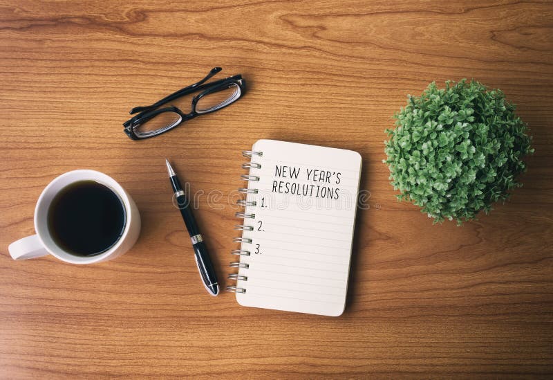 Bloc-notes et texte - résolutions du ` s de nouvelle année Concept d'an neuf image libre de droits Bloc-notes et texte - résolutions du ` s de nouvelle année Concept d'an neuf image libre de droits
