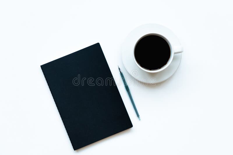 Blocco appunti e accessori in bianco nero fotografia stock libera da diritti Blocco appunti e accessori in bianco nero fotografia stock libera da diritti