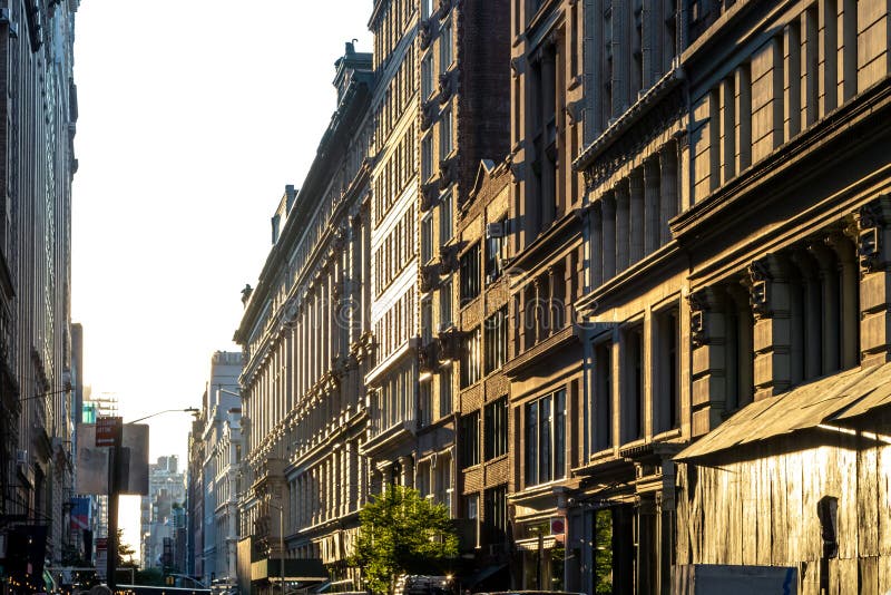 Block av historiska byggnader på 18:e gatan i Manhattan, ny ort i York royaltyfri bild