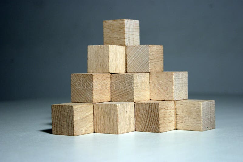 blockpyramid royaltyfria foton blockpyramid royaltyfria foton