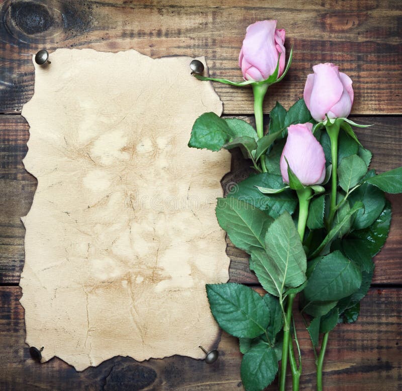 Bloemen op uitstekend hout royalty-vrije stock fotografie Bloemen op uitstekend hout royalty-vrije stock fotografie
