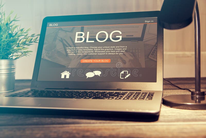 Blogging blogu słowa kodera cyfrowanie używać laptop fotografia royalty free Blogging blogu słowa kodera cyfrowanie używać laptop fotografia royalty free