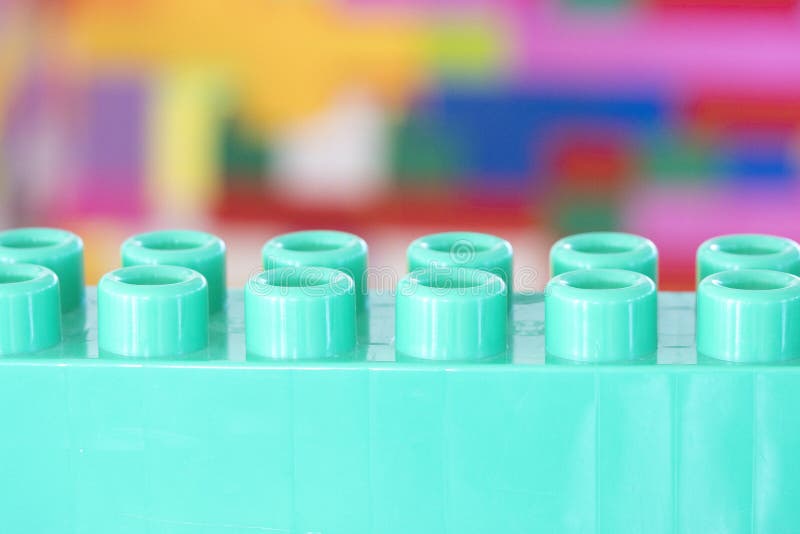 Blok gestapelde stuk speelgoed plastic bouwstenen royalty-vrije stock foto Blok gestapelde stuk speelgoed plastic bouwstenen royalty-vrije stock foto