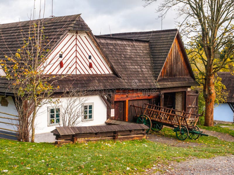 Blokhuizen van het volksmuseum van Vesely Kopec Tsjechische landelijke architectuur Vysocina, Tsjechische Republiek stock afbeelding Blokhuizen van het volksmuseum van Vesely Kopec Tsjechische landelijke architectuur Vysocina, Tsjechische Republiek stock afbeelding