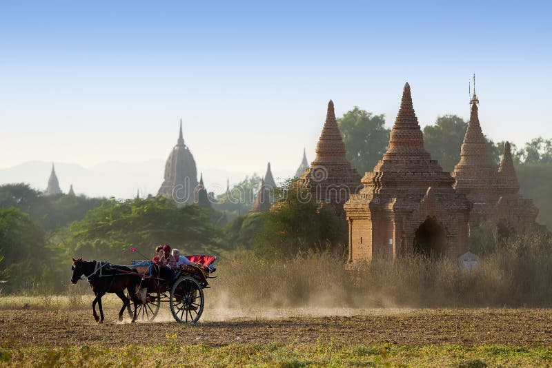 Blokkenwagensgezicht die in Bagan, Myanmar zien