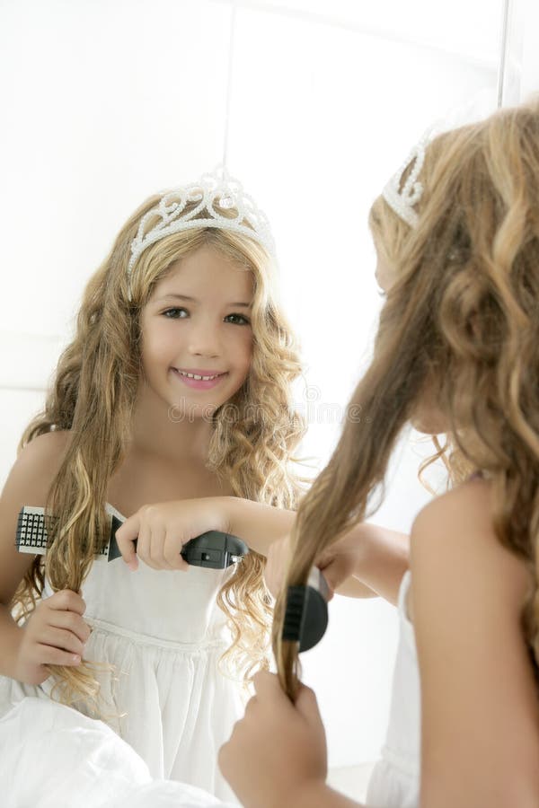 Blond dziewczyny mały princess ja target679_0_ obrazy stock
