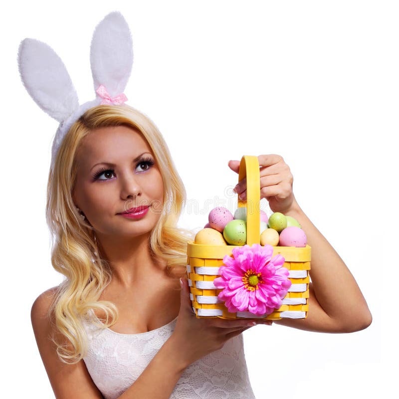 Blond flicka med den isolerade easter korgen arkivbild Blond flicka med den isolerade easter korgen arkivbild