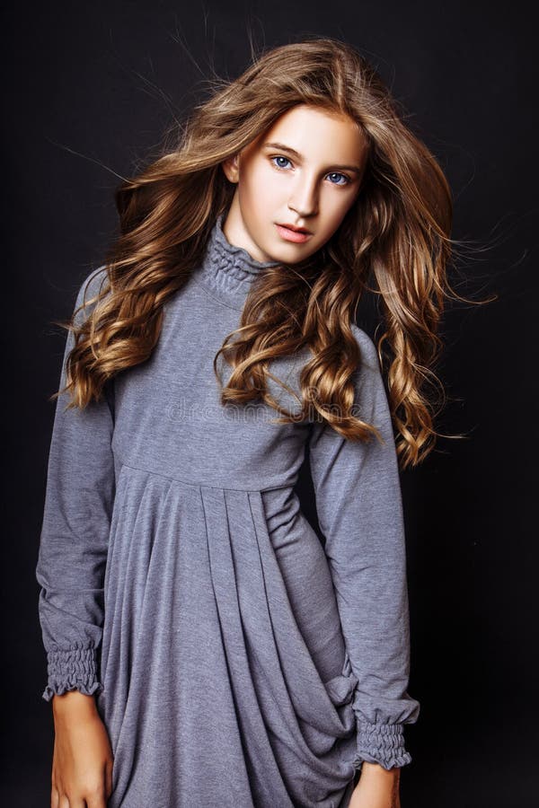 Blond Haarige 13 Jahre Alte Madchen Im Studio Stockbild Bild Von Jugendlich Haar 90249181