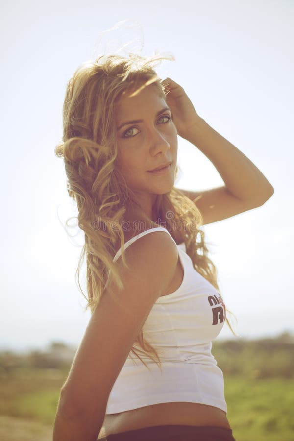 Blond woman with white t-shirt