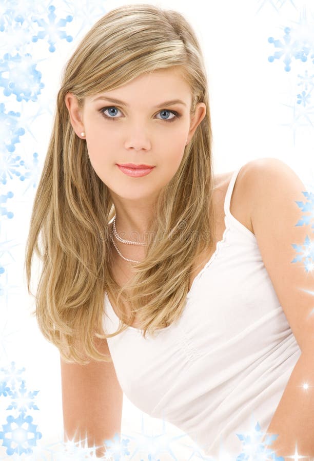 Blonde dans les sous-vêtements blancs de coton photo stock Blonde dans les sous-vêtements blancs de coton photo stock