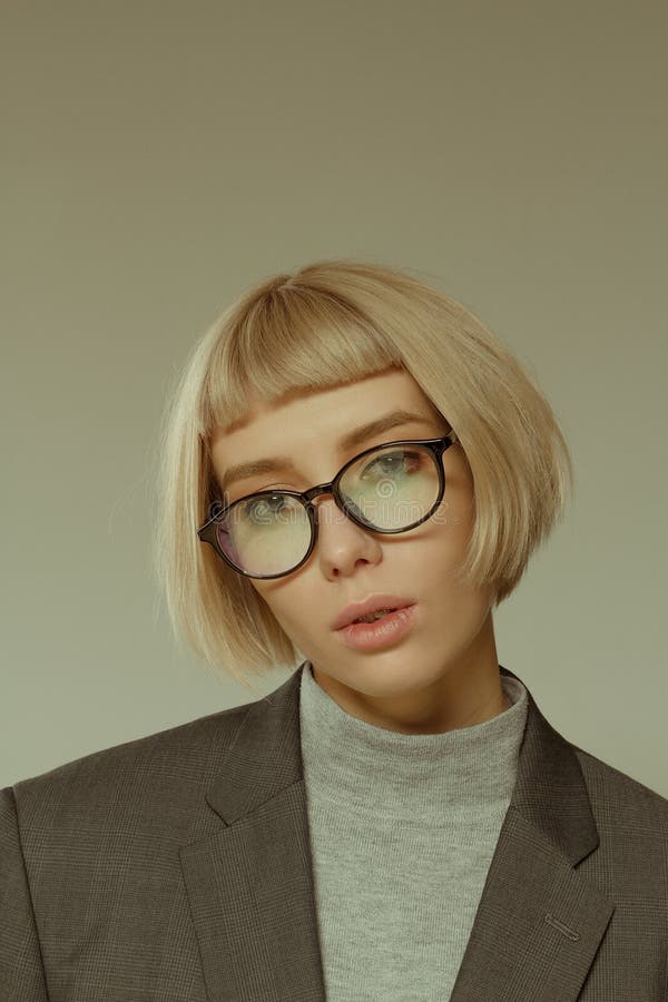 Blonde Girl with Short Hair Style in Fashion Glasses Stock Image - Image of  makeup, fashionable: 107627121