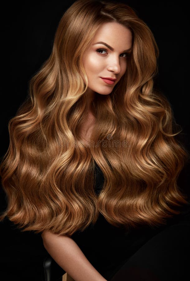 Blonde hair long Γυναίκα με κυματιστό Hairstyle, πρόσωπο ομορφιάς στοκ φωτογραφία με δικαίωμα ελεύθερης χρήσης