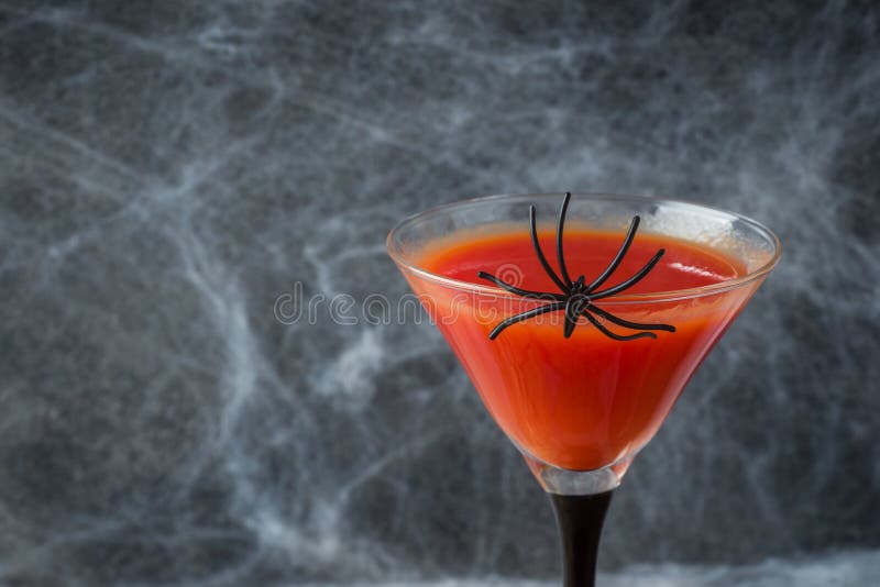 Blutiges Mary Alcoholic-Cocktail Mit Reifen Tomaten Und Minze ...