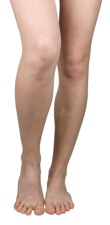Bloße Füße eines Mädchens mit den barfüßigbeinen der flachen Füße sind parallel wird man entschlossen und steht auf Vorderansicht lizenzfreies stockfoto