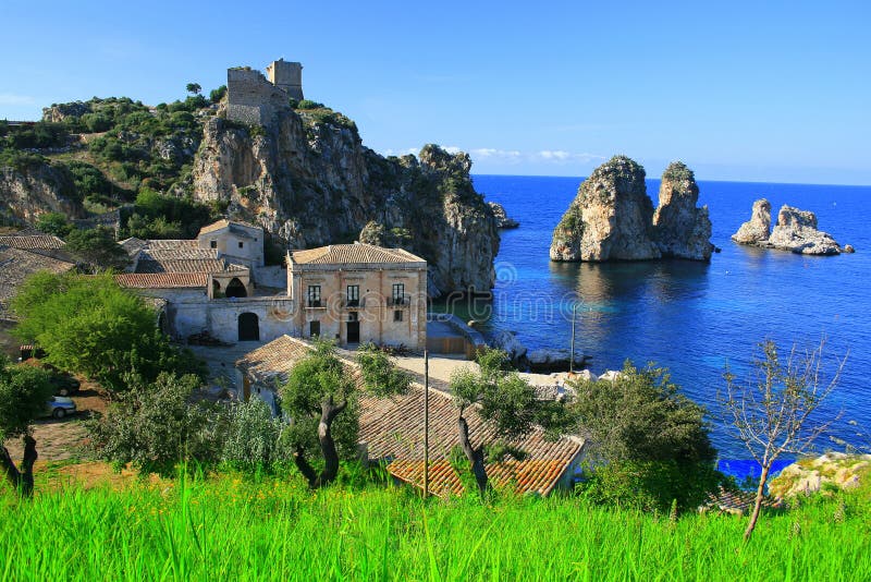 Blue bay, Tuna fishing houses