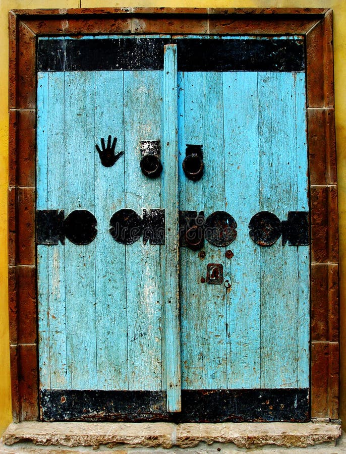 blue door 84378