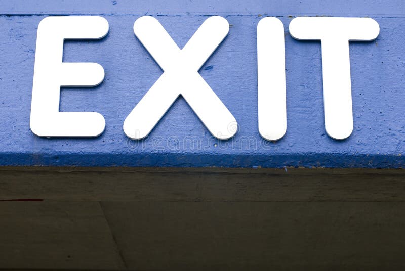 een vuurtje stoken Aanzetten maak een foto Blue Exit sign stock photo. Image of figure, symbol, building - 6330342