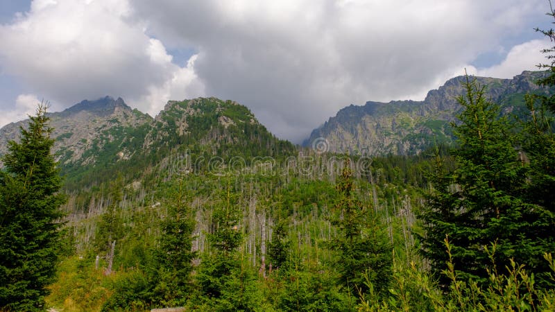 Modrý opar na horách pred búrkou. Vysoké Tatry, Výhľad na Vysoké Tatry na Hrebienku, Starý Smokovec, v